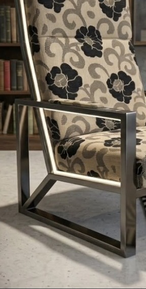 Butaca tapizada en jacquard floreado
